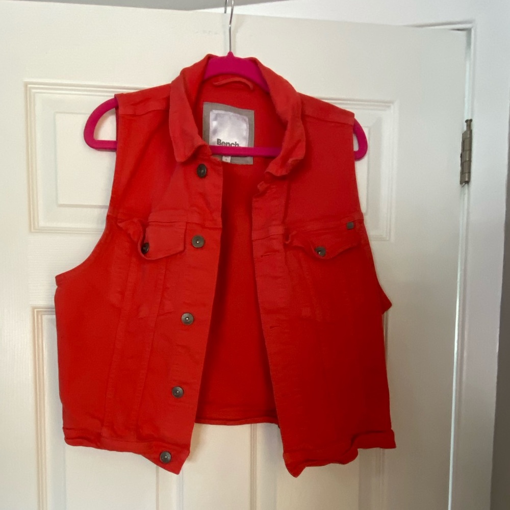 ** BENCH SLEEVELESS DENIM JACKET **